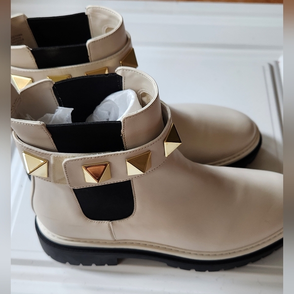 MICHAEL Michael Kors Shoes - MICHAEL KOR WOMEN SHOE SIZE 9